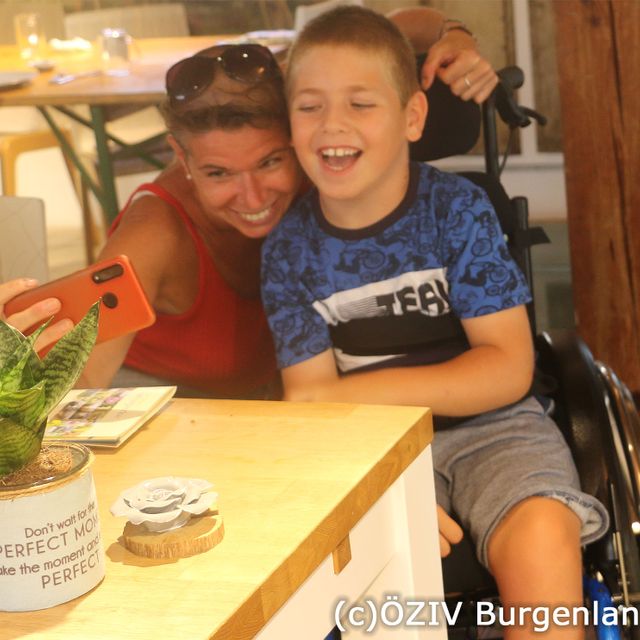 063-Uschi und Lukas beim Selfie-machen