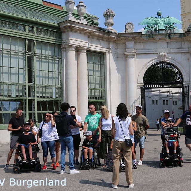 018 - im Burggarten, vor dem Palmenhaus
