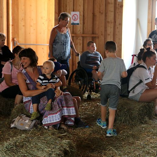 Gruppe bei der Filmvorführung