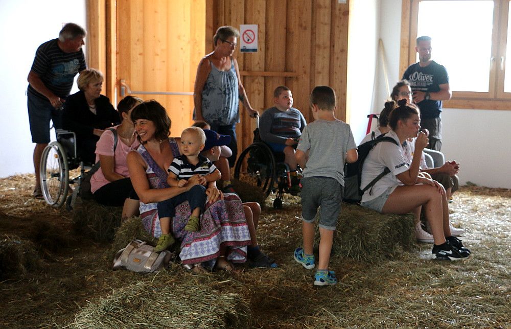 Gruppe bei der Filmvorführung