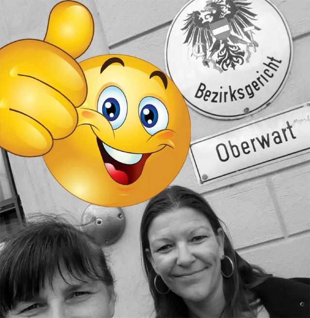 Tamara und Maria vor dem Bezirksgericht Oberwart