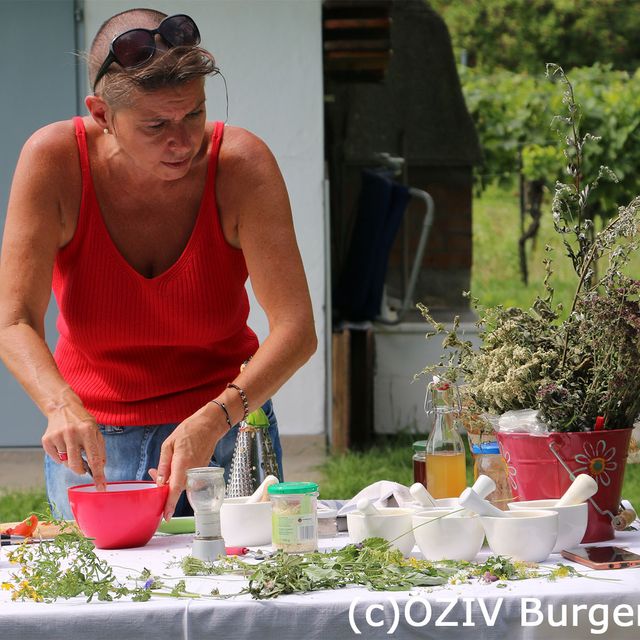039-Uschi macht Aufstrich
