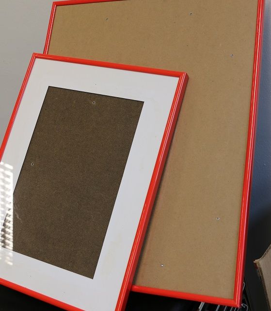 2 Stück Bilderrahmen rot - 40x50 und 30x40 (Gebot gilt für beide)