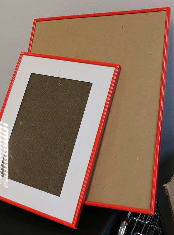 2 Stück Bilderrahmen rot - 40x50 und 30x40 (Gebot gilt für beide)