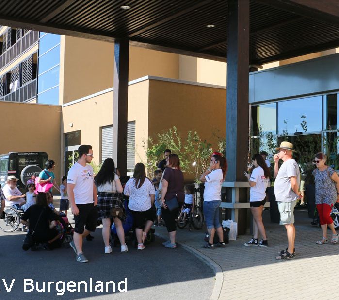 Gruppe vor dem Eingang
