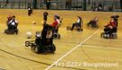 E-Rollifahrer auf dem Spielfeld