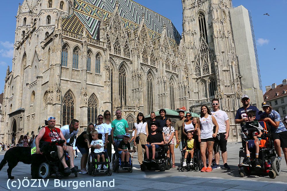 069 - Die ganze Gruppe vor dem Stephansdom
