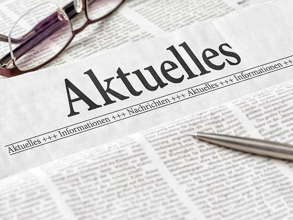 Aktuelles / Großaufnahme einer Zeitung
