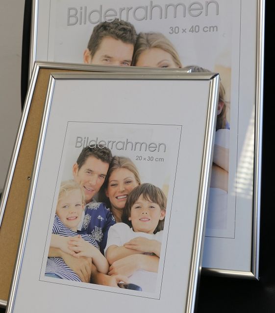 3 Stück Bilderrahmen silber - 1 Stück 30x40 und 2 Stück 20x30 (Gebot gilt für alle)