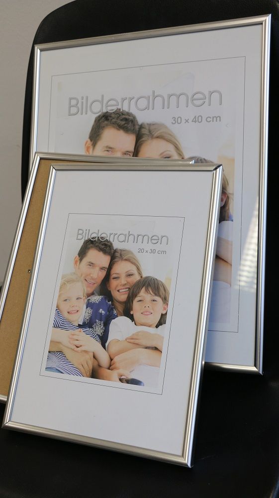 3 Stück Bilderrahmen silber - 1 Stück 30x40 und 2 Stück 20x30 (Gebot gilt für alle)