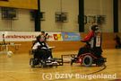 E-Rolli Fahrer auf dem Spielfeld