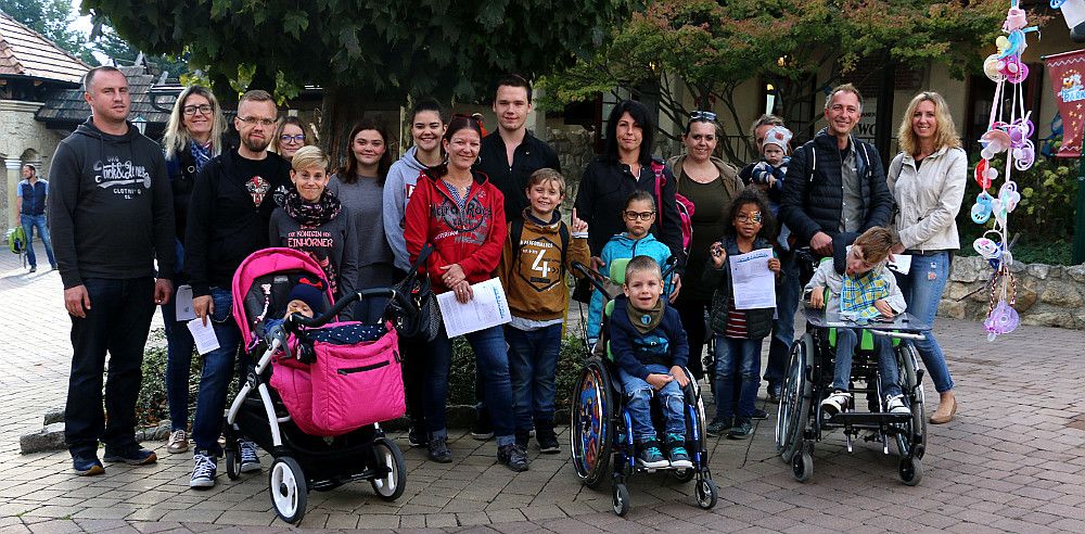 Gruppenbild vor dem Eingang