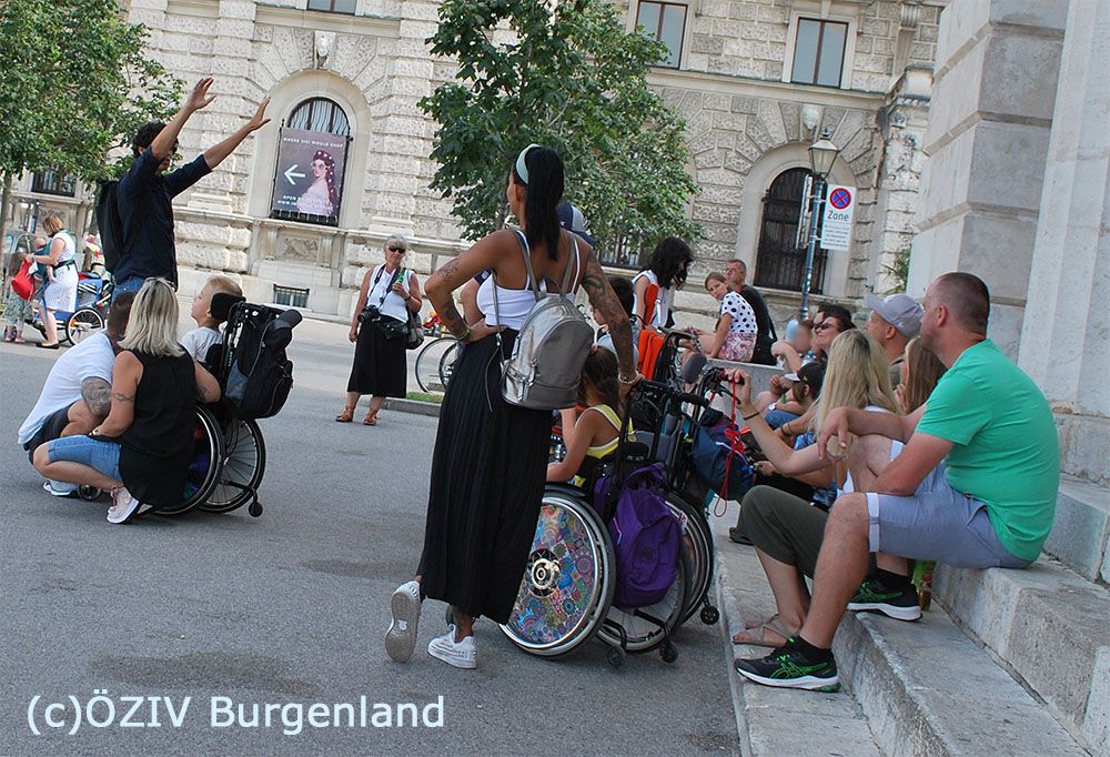039 - Schattenplatzerl auf dem Heldenplatz