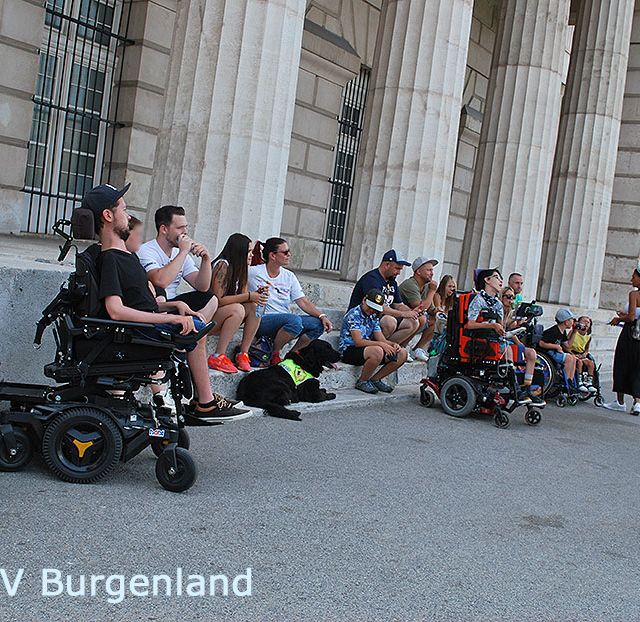 034 - Schattenplatzerl auf dem Heldenplatz