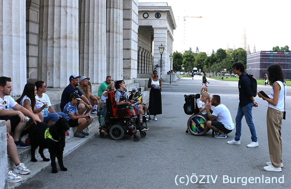 037 - Schattenplatzerl auf dem Heldenplatz