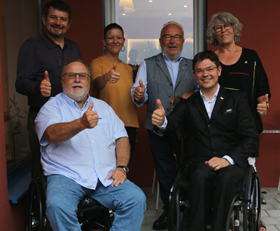 Gruppenbild vor dem mundwerk