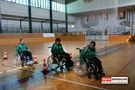 Schüler:innen im Rollstuhlparcour