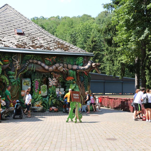 Gruppe vor dem Eingang