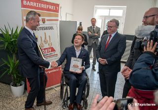 BM Hofer und Hans-Jürgen Groß bein Handshake