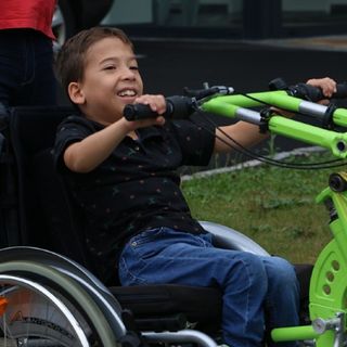 Bub auf Stringbike