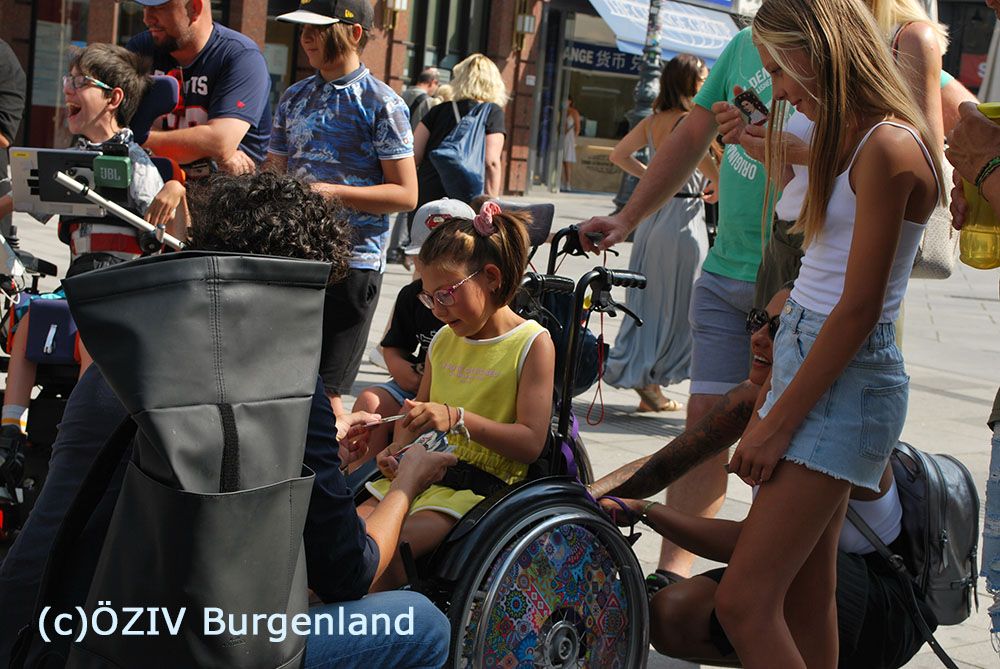 060 - auch Julia darf sich ein Bild aussuchen