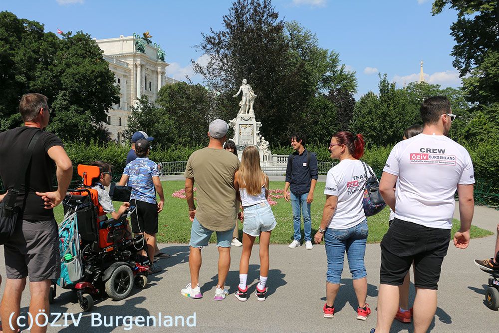 029 - beim Mozartdenkmal im Burggarten