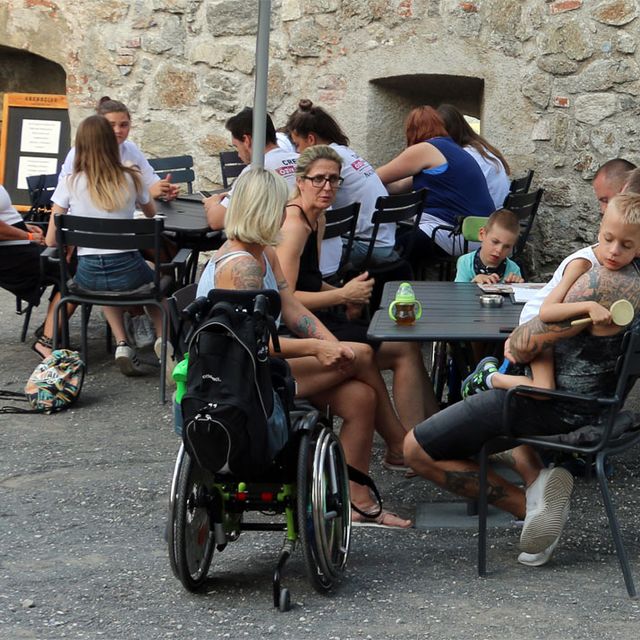 Gruppe im Gastgarten des "Grenadier"